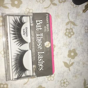 Fright night eye lashes with glue inside